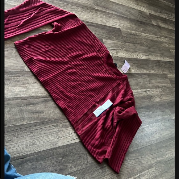 White Long Sleeve and cherry red - Picture 5 of 7